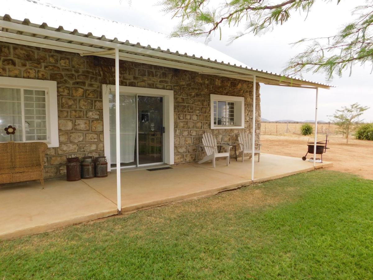 Отель Meteorite Rest Camp Grootfontein Экстерьер фото