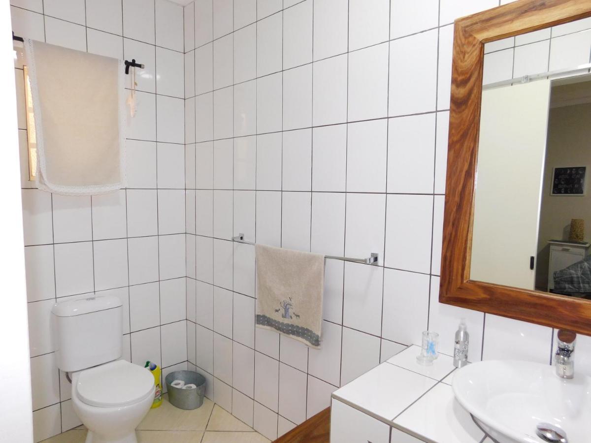 Отель Meteorite Rest Camp Grootfontein Экстерьер фото