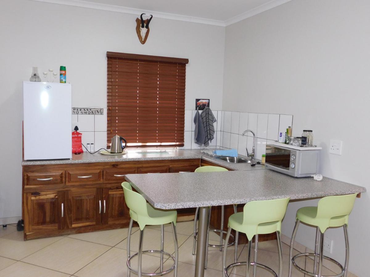 Отель Meteorite Rest Camp Grootfontein Экстерьер фото