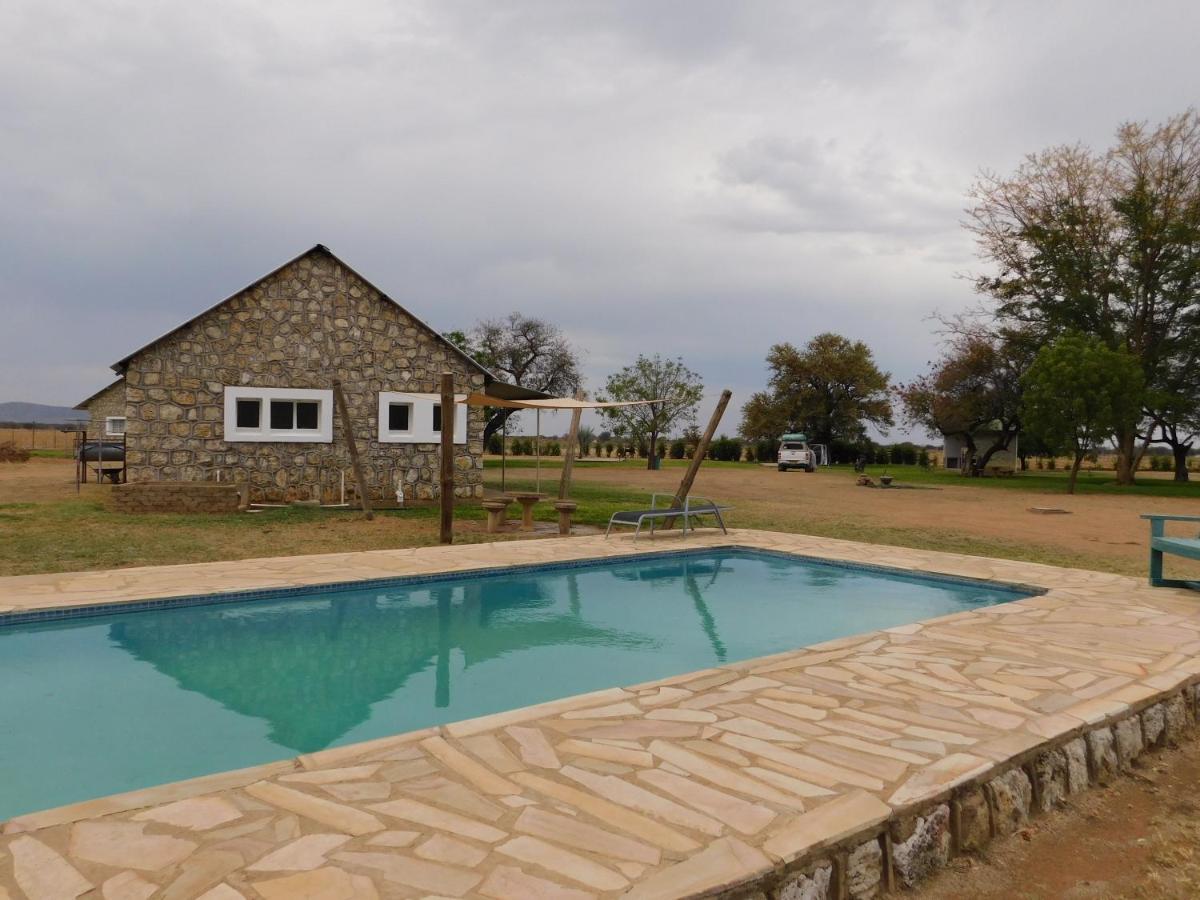 Отель Meteorite Rest Camp Grootfontein Экстерьер фото