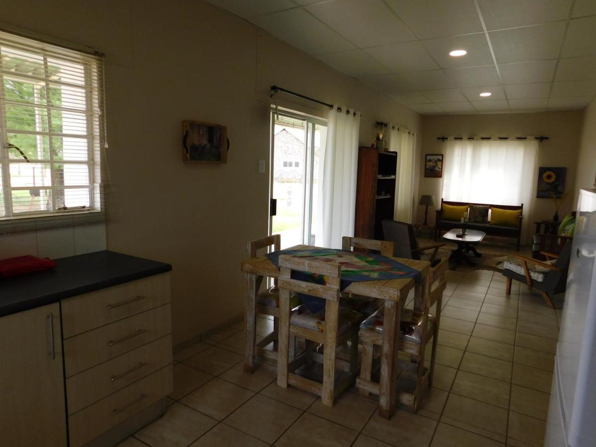 Отель Meteorite Rest Camp Grootfontein Экстерьер фото