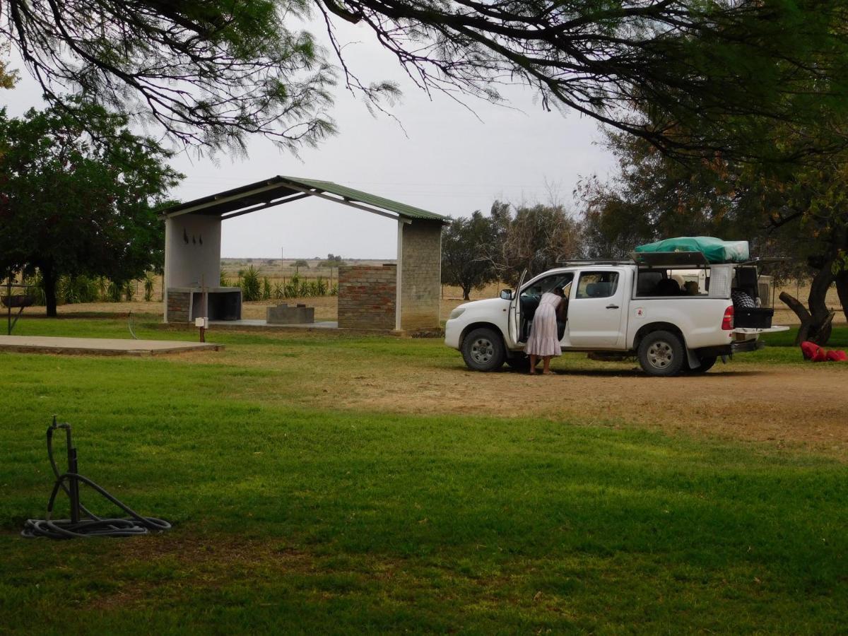Отель Meteorite Rest Camp Grootfontein Экстерьер фото
