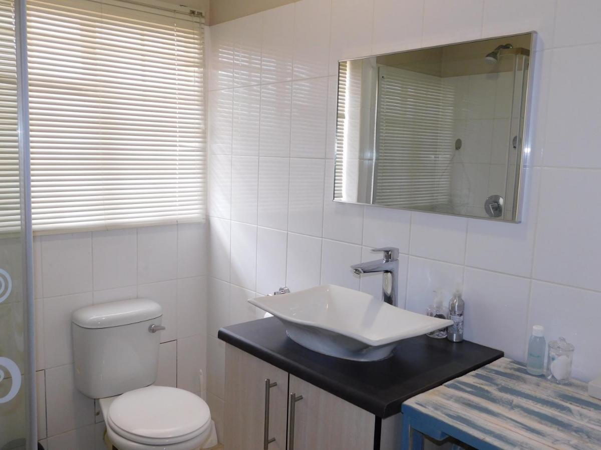 Отель Meteorite Rest Camp Grootfontein Экстерьер фото