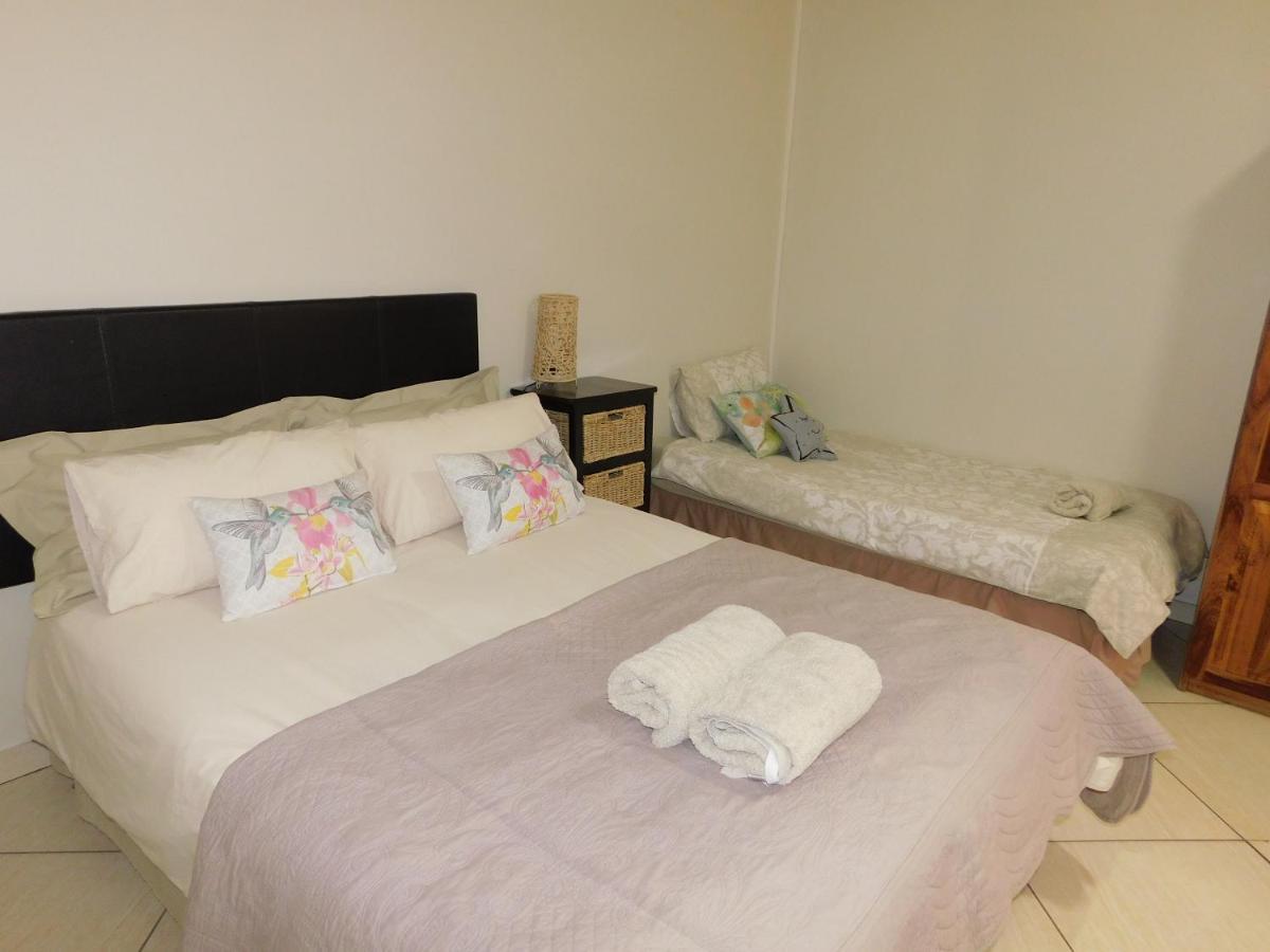 Отель Meteorite Rest Camp Grootfontein Экстерьер фото