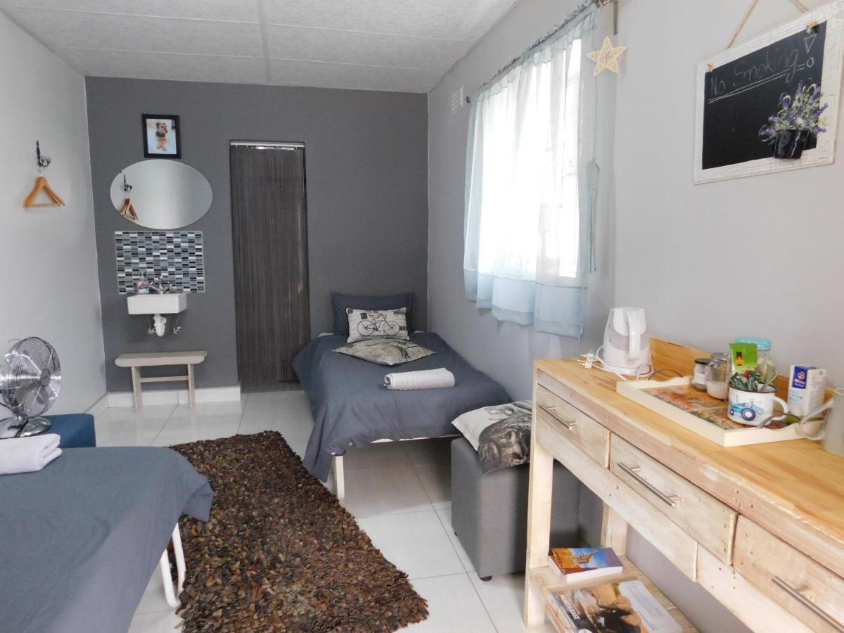 Отель Meteorite Rest Camp Grootfontein Экстерьер фото