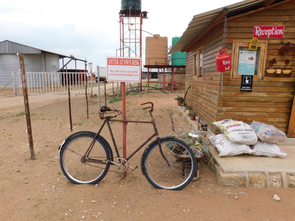 Отель Meteorite Rest Camp Grootfontein Экстерьер фото
